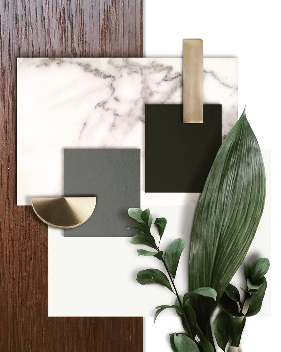 Planche d’inspiration : bois, marbre, laiton et végétal